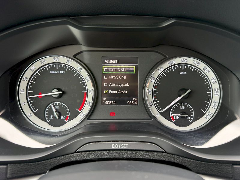 Škoda Karoq (2019) 2.0 TDI 110kW 4x4 Style ACC Si - fotka 16 z 35