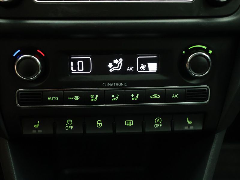 Škoda Rapid 1,2 TSI 77kW Elegance - fotka 19 z 28