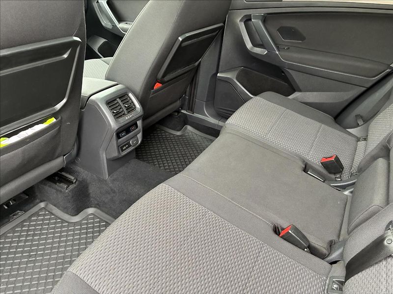 Volkswagen Tiguan Allspace 2,0 TDI PANO TAŽNÉ KAMERA 360 - fotka 16 z 34