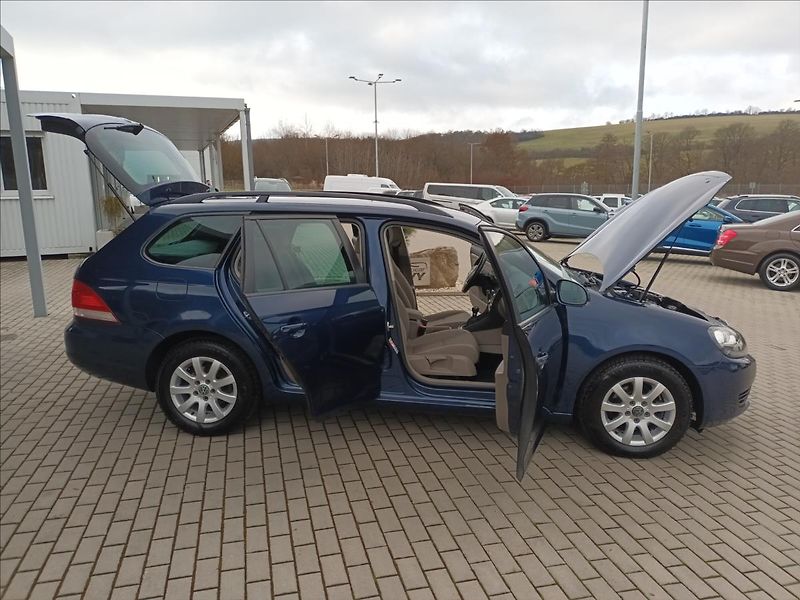 Volkswagen Golf 1,2 TSI,KLIMA,VÝHŘEV,SERVISKA - fotka 29 z 40