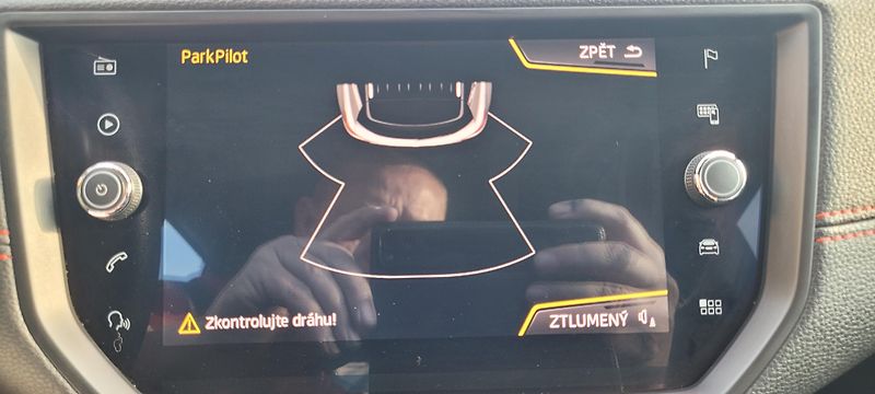 Seat Arona (2018) FR 1,5TSi 110kW benzín - fotka 34 z 47