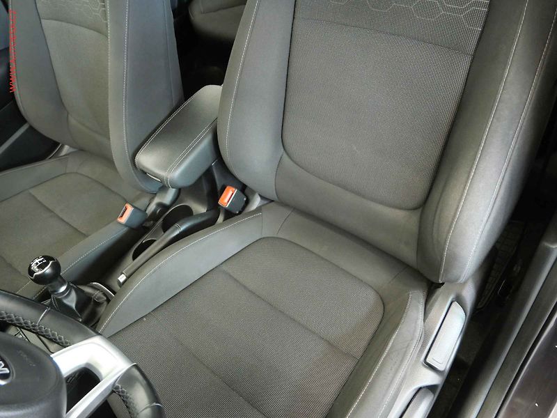 Kia Rio (2019) 1.2i, ČR, AC, park.asist - fotka 9 z 19