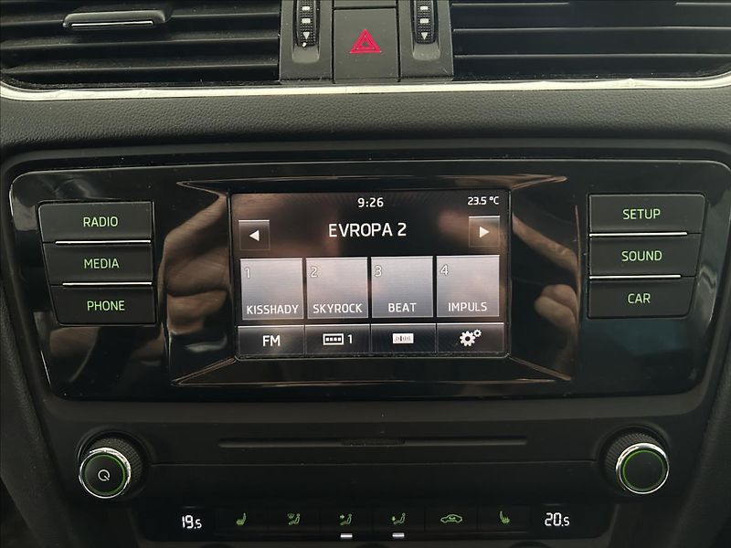 Škoda Octavia 1,6   TDI 77kW,TAŽNÉ,SERVISKA - fotka 15 z 23