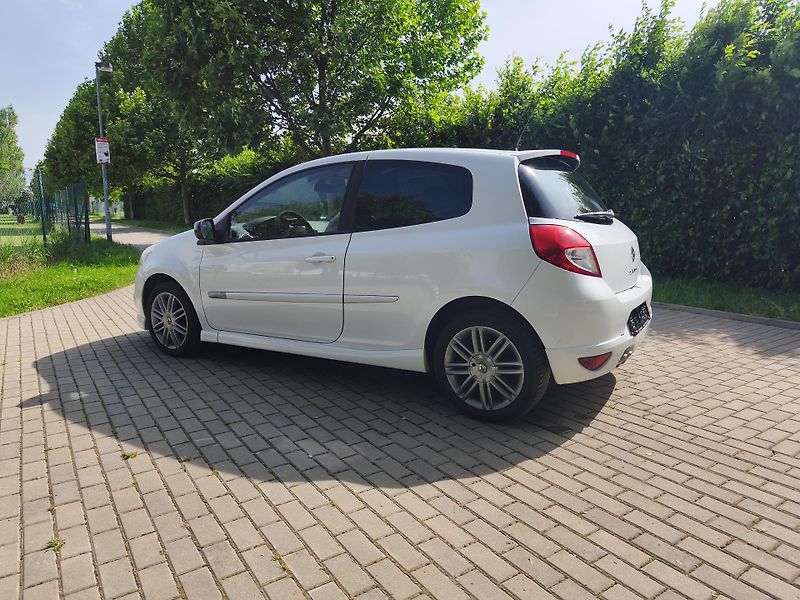 Renault Clio 1.6 GT - fotka 6 z 22