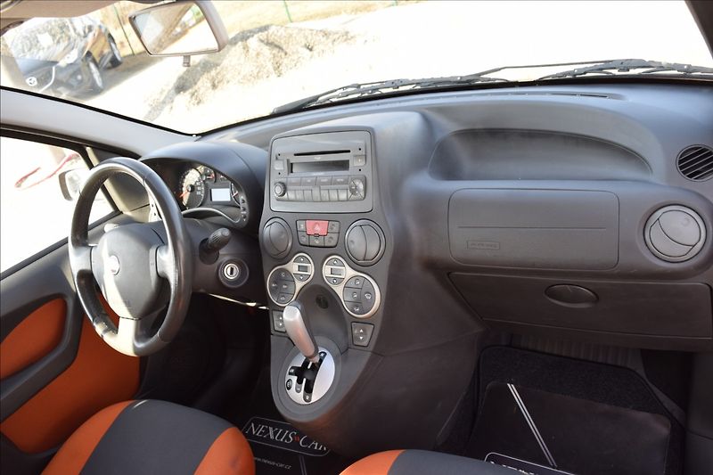 Fiat Panda 1,2 i 44KW AUTOMAT KLIMA ALU - fotka 22 z 49