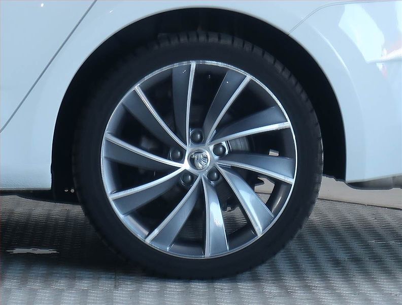 Škoda Octavia (2017) Laurin&Klement 2.0 TDI, 4X4 - fotka 15 z 21