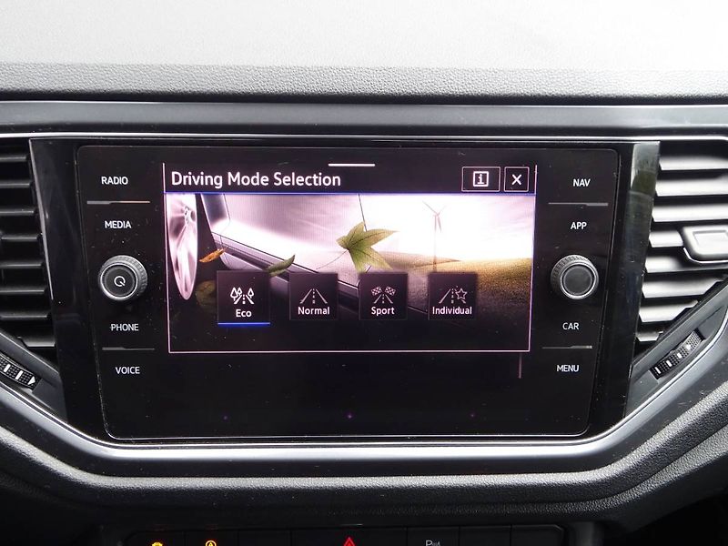 Volkswagen T-Roc (2021) 1,5TSi/ 110kW DSG Sport - fotka 25 z 26
