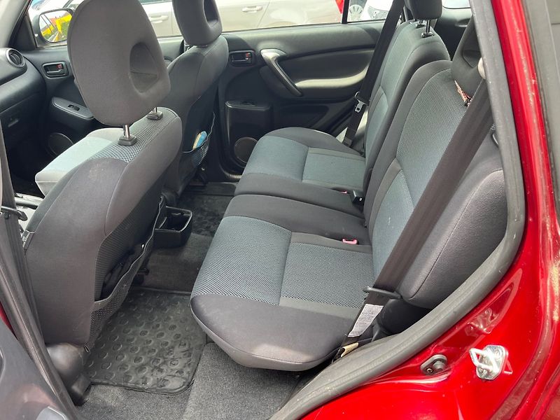 Toyota RAV4 (2004) 2.0 i 4 x 4  Velmi pěkná - fotka 9 z 18