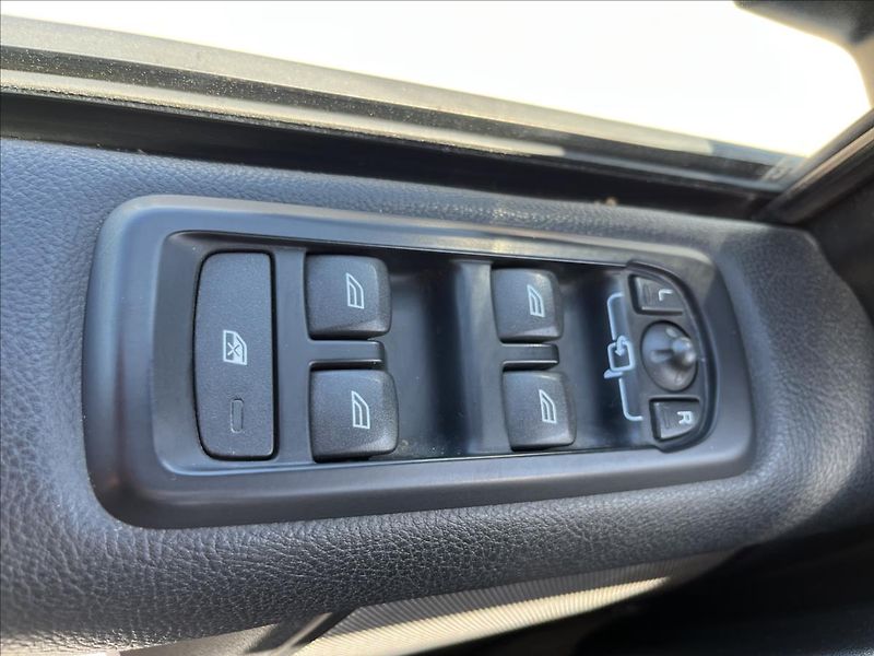 Land Rover Discovery 3,0 SDV6 7.MÍST 4x4 ROZVODY - fotka 31 z 44
