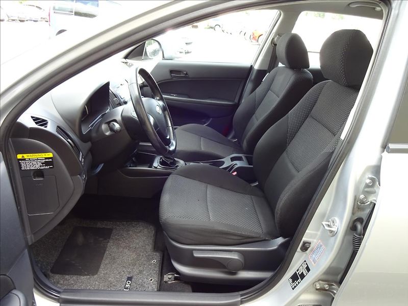 Hyundai i30 1,4i 16V 80kW LPG COMBI - fotka 15 z 46
