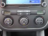 Volkswagen Golf (2008) 1.6i, Klima, STK2/28 - náhled 12