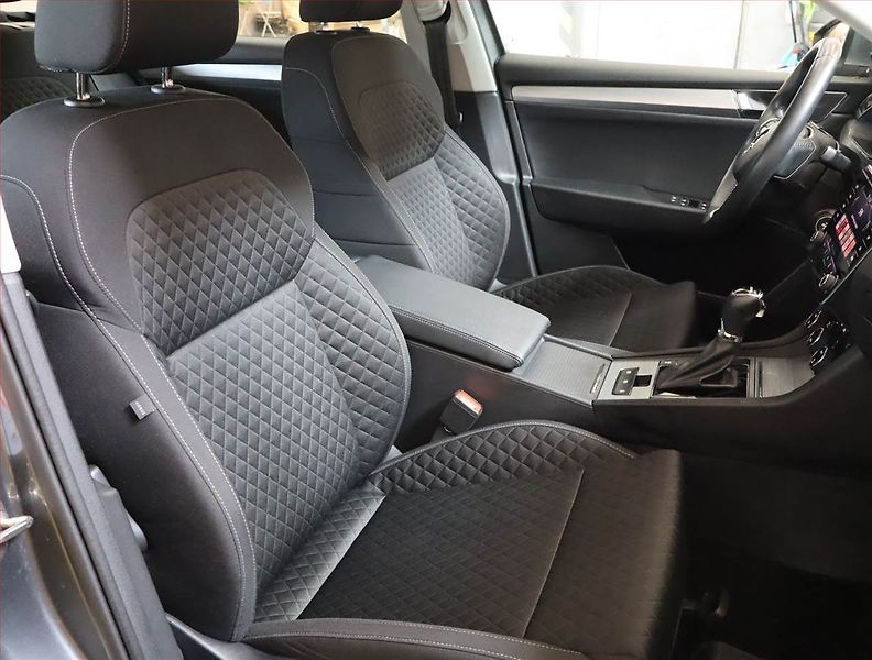 Škoda Superb (2023) Ambition 1.5 TSI - fotka 9 z 19