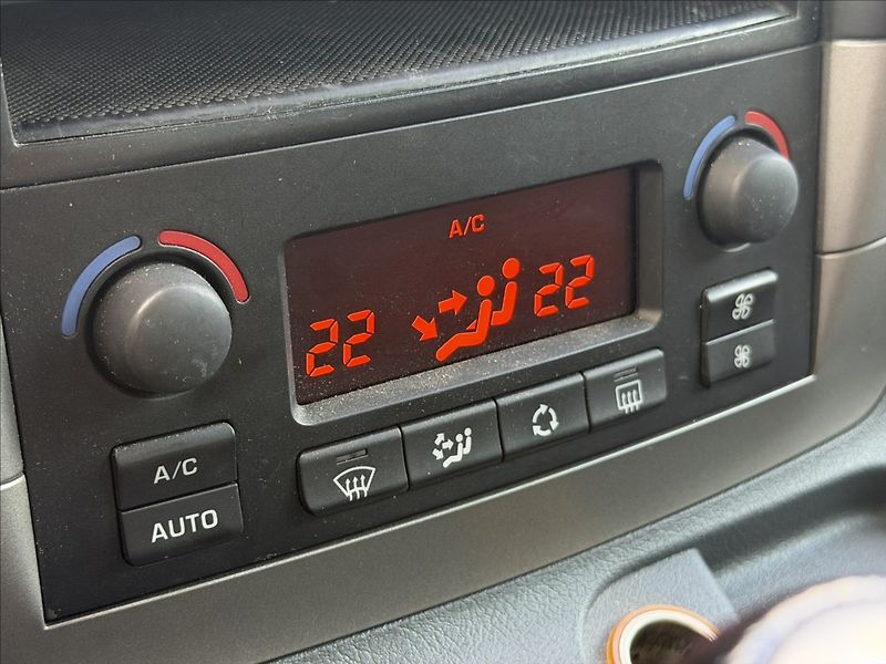 Peugeot Expert 2,0 100kW NAVI,TAŽNÉ,8 SEDADEL - fotka 17 z 28