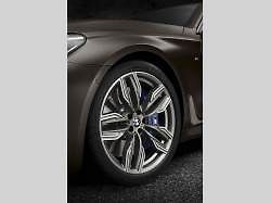 BMW M760Li xDrive.