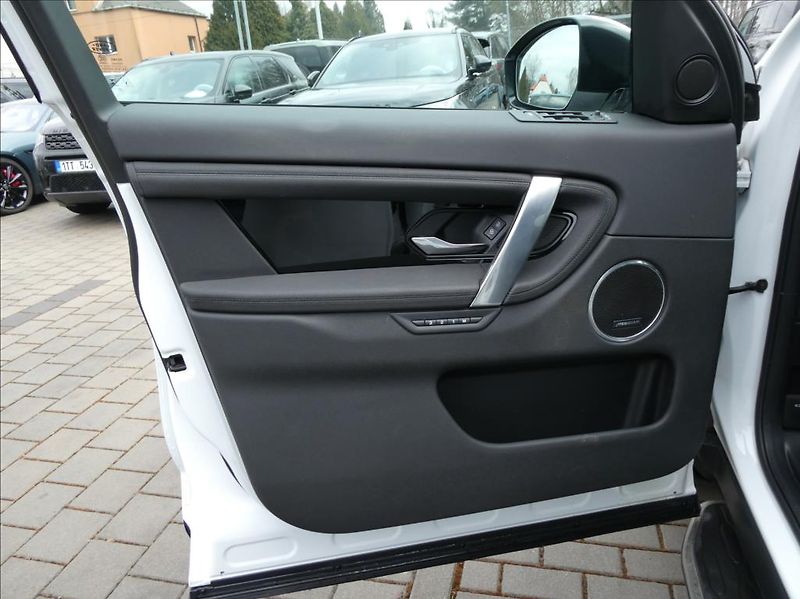 Land Rover Discovery Sport 2,0 P200 SE,1.Maj, ČR, DPH - fotka 13 z 41
