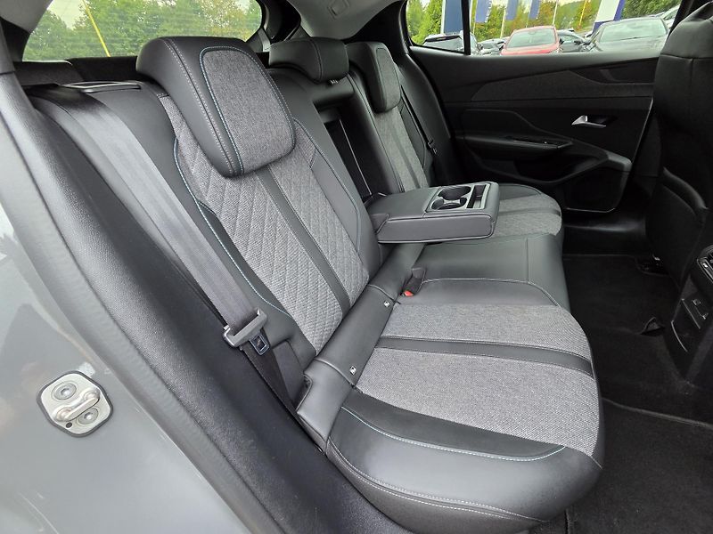 Peugeot 408 (2024) 1.2 PT 130 ALLURE EAT8 - fotka 11 z 29