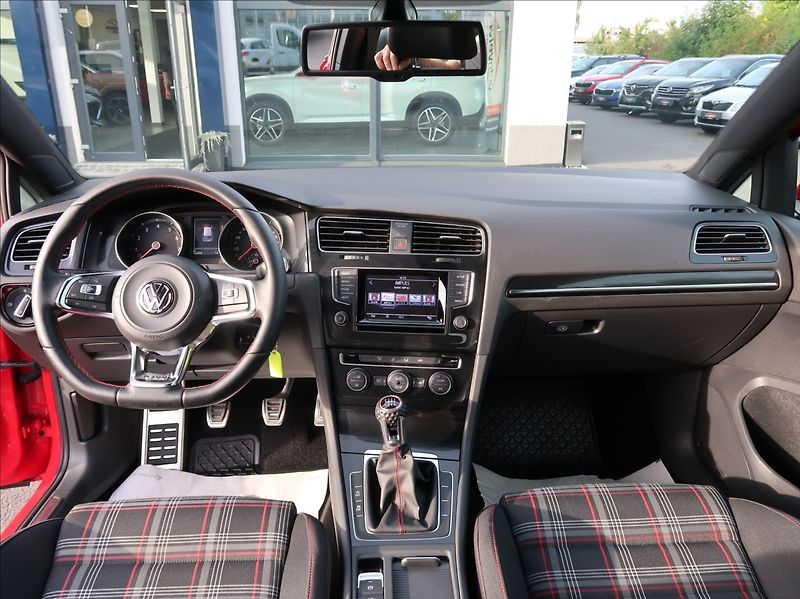 Volkswagen Golf 2,0 TSi,162kW,GTI,NovéČR - fotka 16 z 22