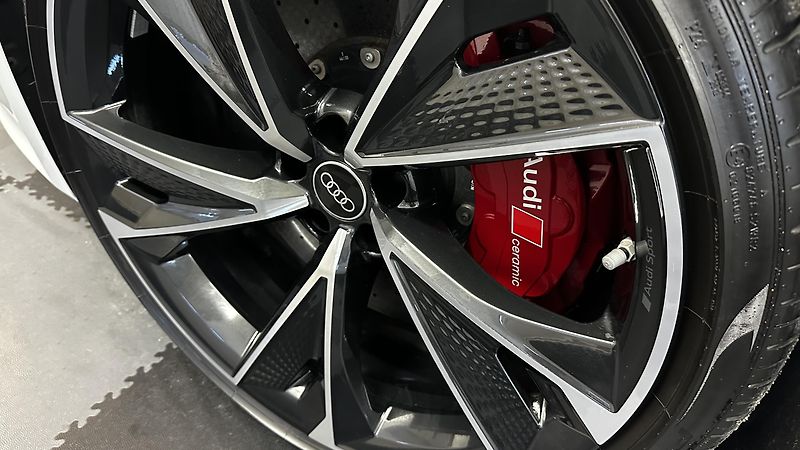 Audi RS 7 V8 4.0 / STAV NOVÉHO VOZU - fotka 44 z 54