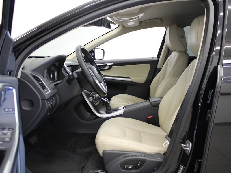 Volvo XC60 2,0 D4 AT Summum VÝPRODEJ! - fotka 6 z 22