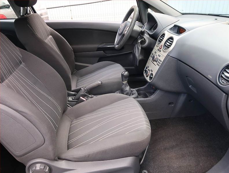 Opel Corsa (2007) 1.4, po STK, dobrý stav - fotka 9 z 15