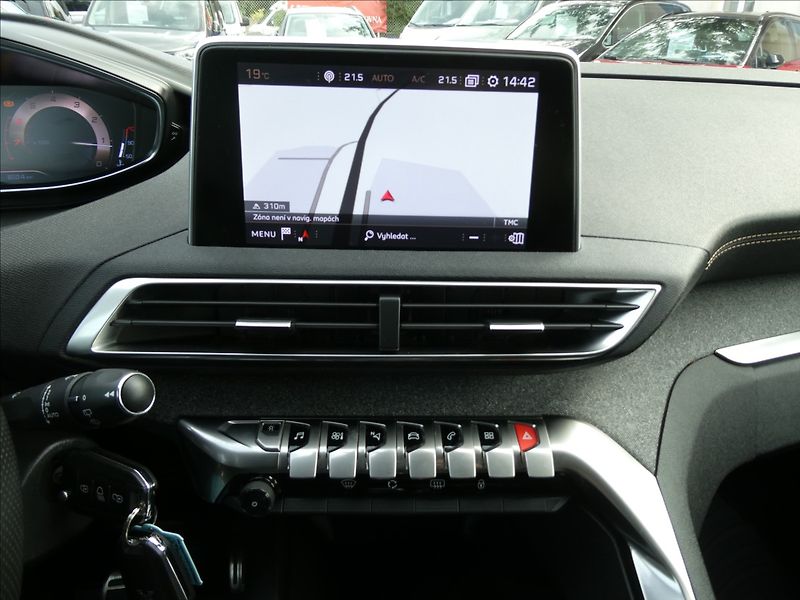 Peugeot 5008 1,6 133kW GT-line AT8,7.míst,D - fotka 31 z 50