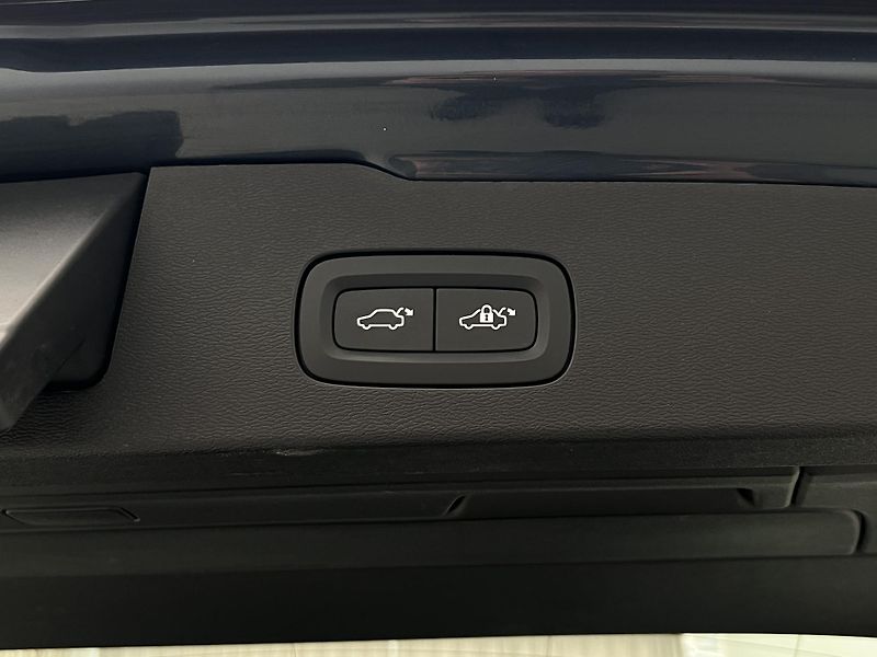 Volvo V60 CC D4 AWD AUT CZ 1. maj. - fotka 42 z 43