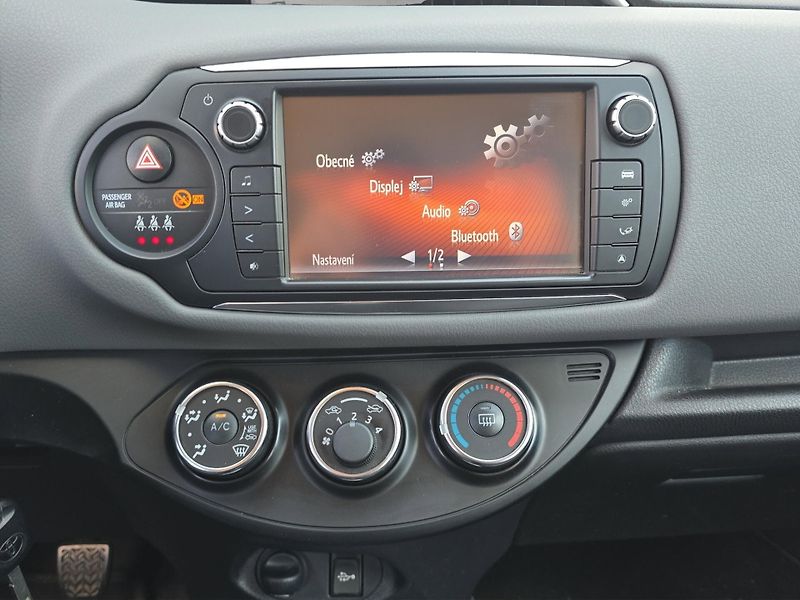 Toyota Yaris (2017) 1.33 Dual VVT-i 73kw, serv.kn. - fotka 17 z 20