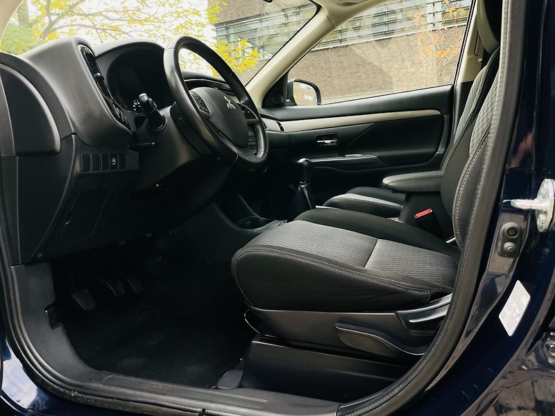 Mitsubishi Outlander 2.0i MANUÁL 1.MAJITEL TAŽNÉ - fotka 28 z 44