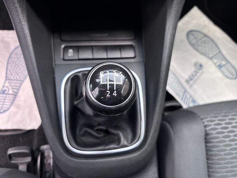 Volkswagen Golf 1.2TSI TREND - fotka 16 z 28