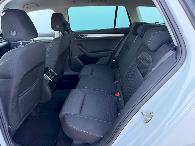 Škoda Superb (2023) 2.0 TDI 110kW Comfort Plus - fotka 23 z 35