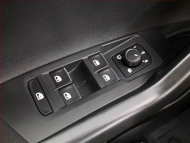 Volkswagen Taigo (2024) 1.0 TSI - fotka 16 z 19