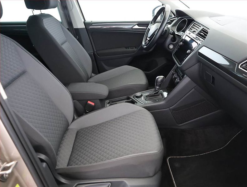 Volkswagen Tiguan (2019) Comfortline 2.0 TSI - fotka 7 z 17