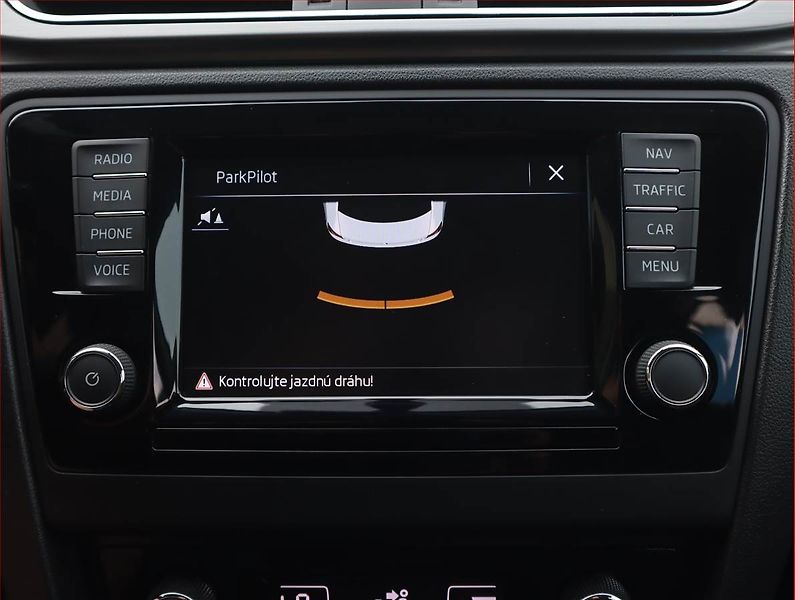 Škoda Rapid (2018) 1.2 TSI, Navi, Bi-Xenony - fotka 16 z 20