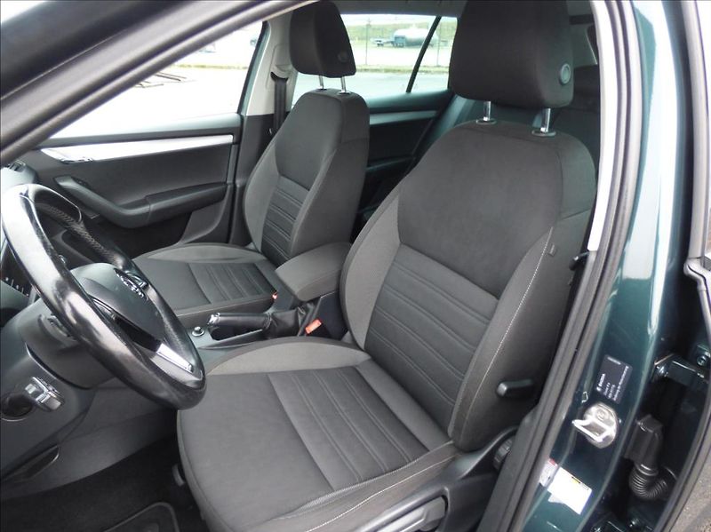 Škoda Octavia 2,0 TDI DSG,LED,Navigace  Ambi - fotka 17 z 55