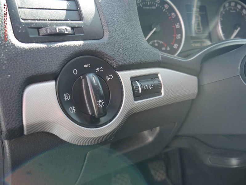 Škoda Octavia (2010) 1.6TDi, ČR, autoAC - fotka 13 z 24