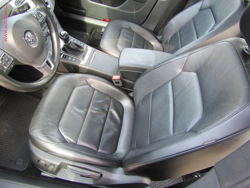Volkswagen Passat (2014) 2.0TDi, Xenon, panor - fotka 9 z 19