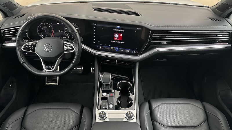 Volkswagen Touareg 3.0 TDI Tiptronic 4MOTION R-Li - fotka 8 z 33