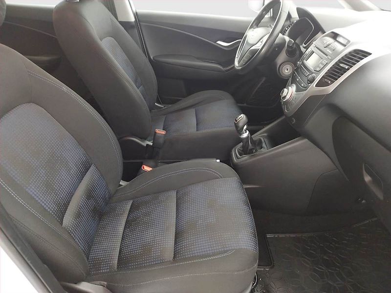 Hyundai ix20 (2011) 1.4 CRDi, Vyhř. sedaček - fotka 9 z 16