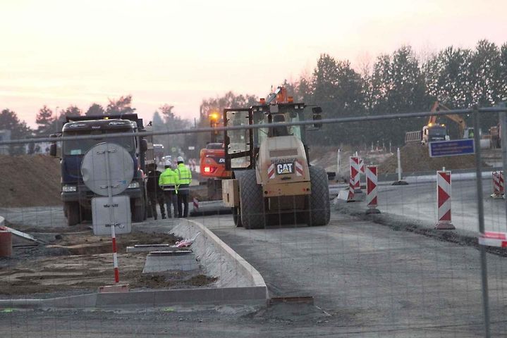 Situace v blízkosti napojení dálnice D55 na silnici I/54 u Bzence, a to první listopadový čtvrtek odpoledne.
