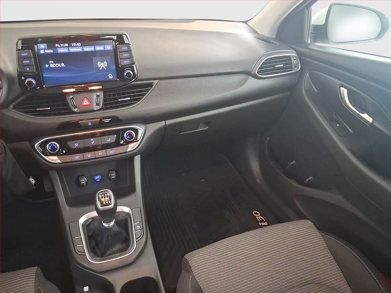Hyundai i30 (2021) Comfort 1.6 CRDi, Serv.kniha - fotka 8 z 17