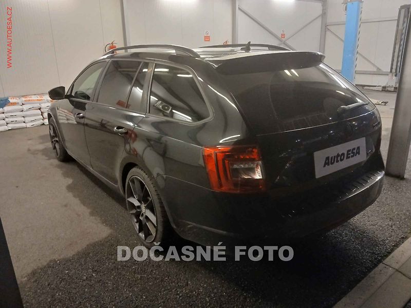Škoda Octavia (2014) 2.0 TDi, RS, DSG, bixen, navi - fotka 2 z 3