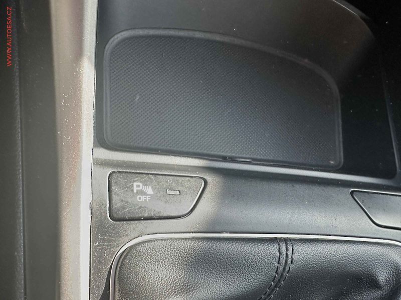 Hyundai i30 (2017) 1.6 GDI, 2.maj,ČR, servis - fotka 16 z 18