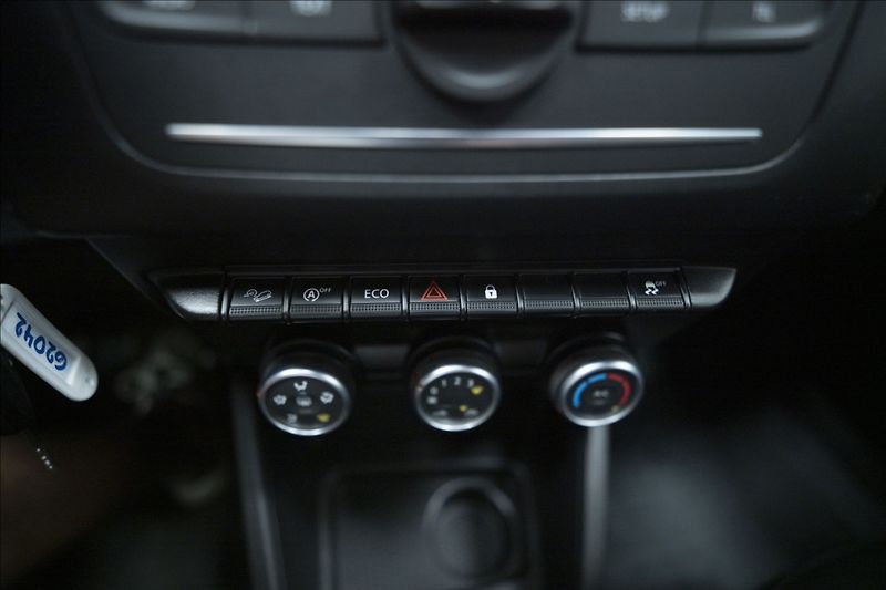 Dacia Duster 1,5 Blue dCi 4WD COMFORT TAŽNÉ - fotka 26 z 34