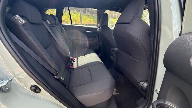 Toyota Corolla Cross 1.8.Hybrid Style skladový vůz - fotka 21 z 29