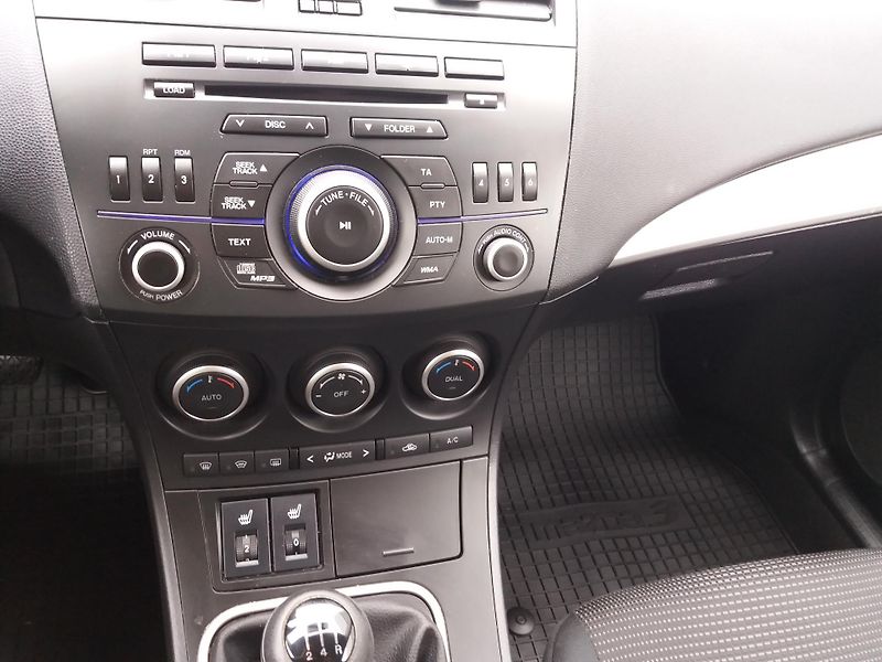 Mazda 3 1.6i,77kW,VÝHŘEV.SEDA+ČEL.SKLO - fotka 11 z 23