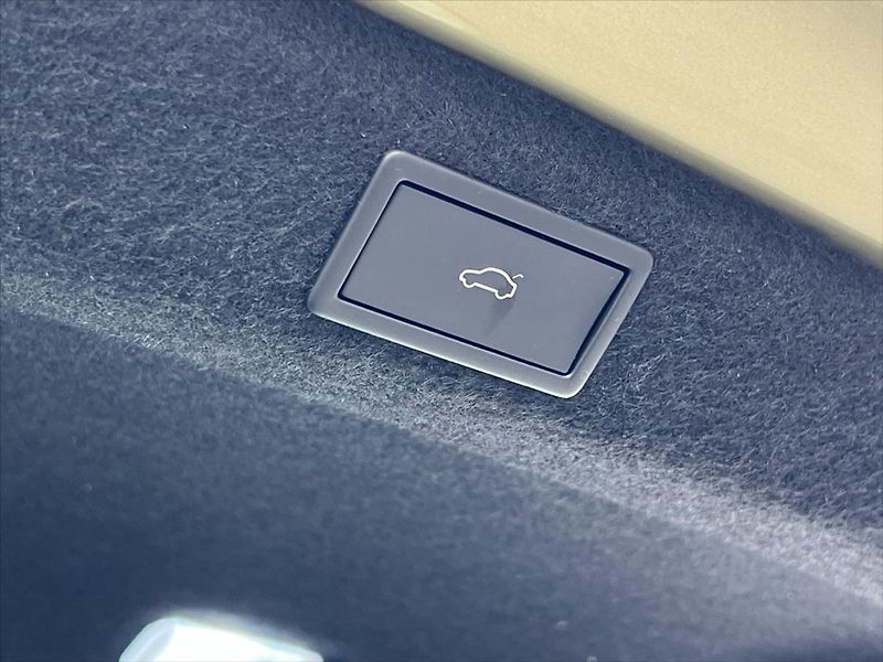 Škoda Superb 2,0 TDi 110 kW 7DSG L&K  IV. - fotka 24 z 32
