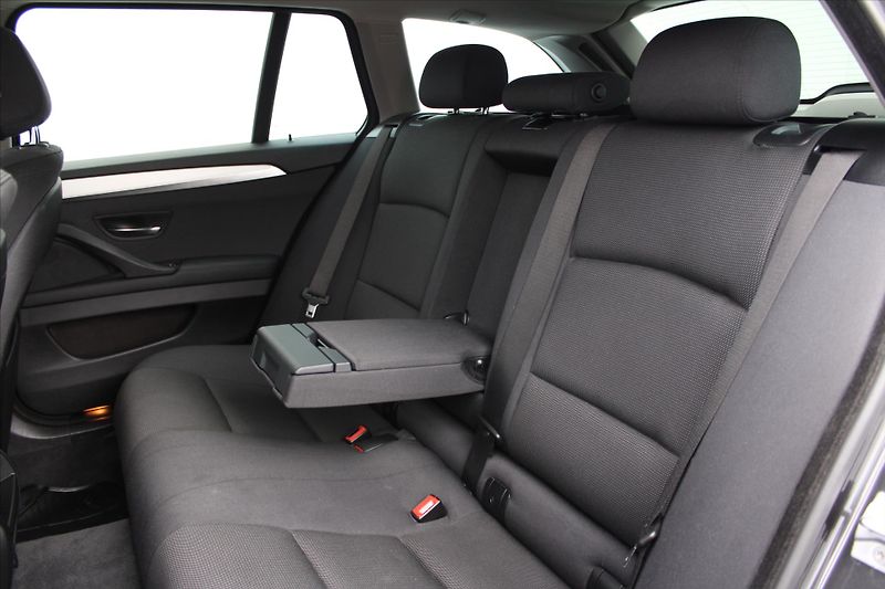 BMW Řada 5 530d xDrive NAVI SERVIS.KN. ČR - fotka 10 z 26
