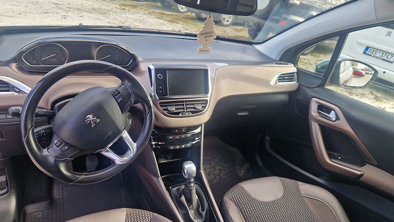 Peugeot 2008 1,6 HDI - fotka 11 z 14