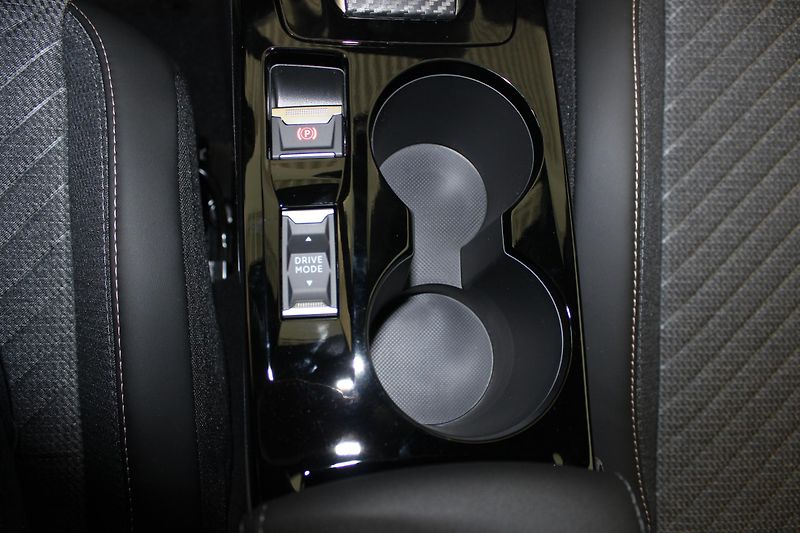 Peugeot 2008 (2026) 2008 ALLURE Hybrid 145 e-DCS6 - fotka 9 z 17