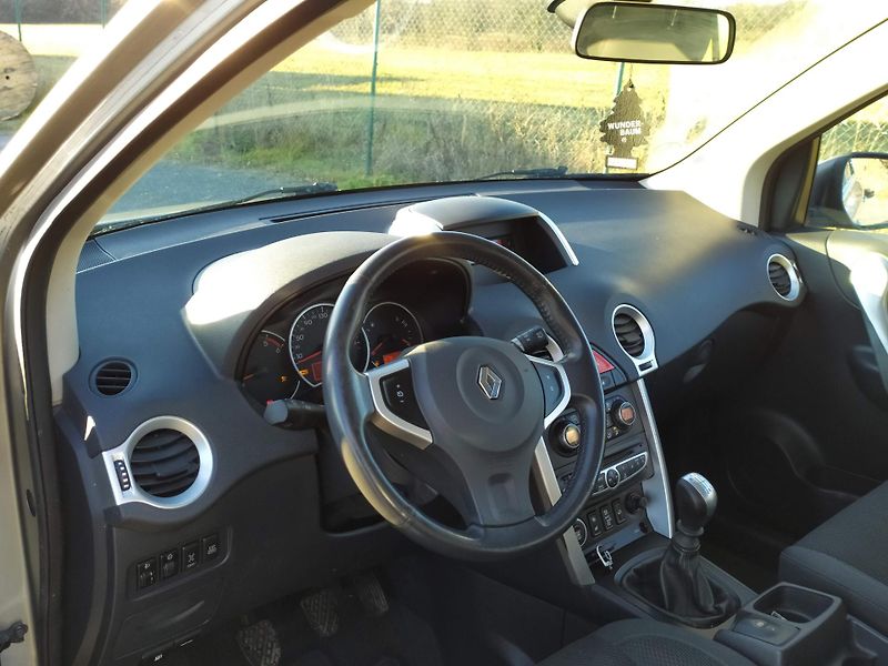 Renault Koleos (2009) 2.0 TD/ 110 kW, 4x4 - fotka 10 z 12